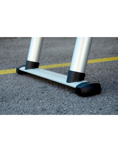 Escalera de tijera telescópica P1 Telesteps primera generación detalle barra estabilizadora