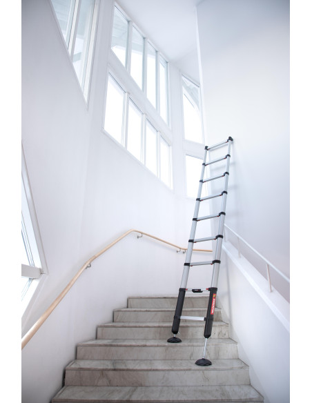 Escalera prime line con pies regulables en desnivel