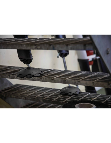 Escalera prime line con pies regulables en desnivel