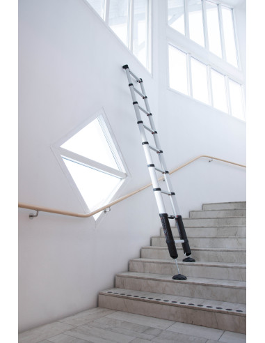 Escalera prime line con pies regulables en desnivel