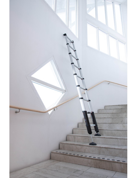 Escalera prime line con pies regulables en desnivel