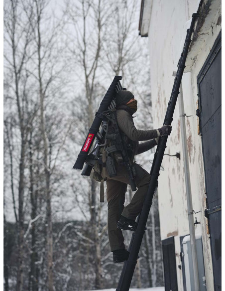 Unidad táctica usando la escalera telescópica Telesteps Tactical 3,5m